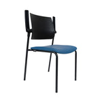Ergonomische conferentiestoel met zwart frame en blauw zittingkussen. - Conferentiestoel OFI GUEST - Office Furniture Interior