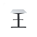 Ergonomisch elektrisch zit-sta bureau met wit blad en zwart frame, strak design. - Elektrisch Zit-Sta Bureau OFI DYNAMO – NPR 1813 & Ergonomisch - Office Furniture Interior
