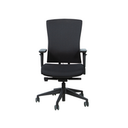 Ergonomische zwarte bureaustoel OFI PRIME met verstelbare armleuningen en zwarte draaivoeten. - Bureaustoel OFI PRIME – Ergonomisch NPR 1813 - Office Furniture Interior