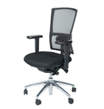 Ergonomische bureaustoel met zwarte mesh rugleuning, zwart kussen en chromen onderstel. - Bureaustoel OFI FLEX – Ergonomisch NPR 1813 - Office Furniture Interior