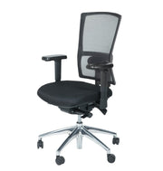 Ergonomische bureaustoel met zwarte mesh rugleuning, zwart kussen en chromen onderstel. - Bureaustoel OFI FLEX – Ergonomisch NPR 1813 - Office Furniture Interior