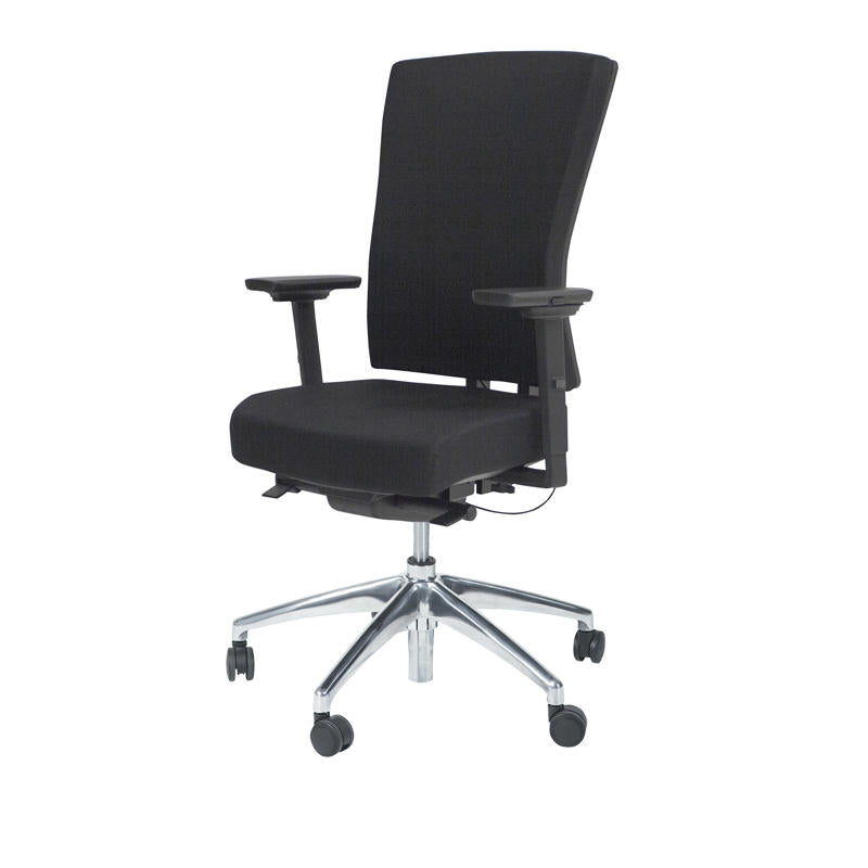 Ergonomische zwarte bureaustoel met hoge rugleuning, verstelbare armleuningen en chromen wieltjesvoet. - Bureaustoel OFI PRIME – Ergonomisch NPR 1813 - Office Furniture Interior