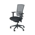 Ergonomische bureaustoel met grijze mesh rugleuning en zwarte zitting, verstelbare armleuningen. - Bureaustoel OFI FLEX – Ergonomisch NPR 1813 - Office Furniture Interior