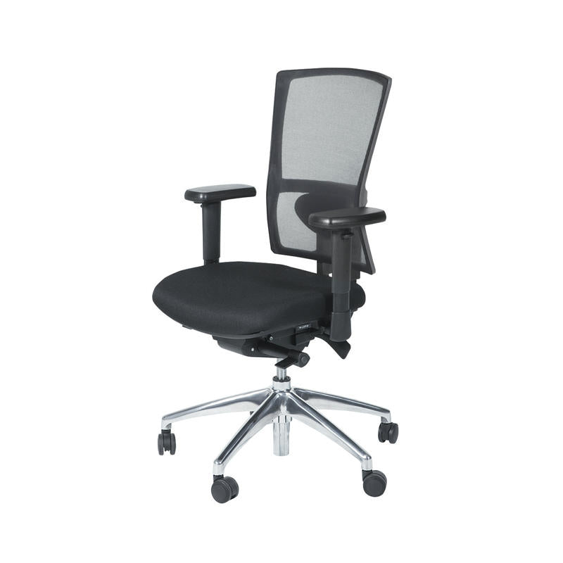 Ergonomische bureaustoel met zwarte mesh rugleuning en chromen frame, verstelbare armleuningen. - Bureaustoel OFI FLEX – Ergonomisch NPR 1813 - Office Furniture Interior