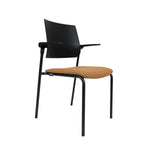 Ergonomische conferentiestoel OFI GUEST met lichtbruine stoffen zitting en zwarte metalen frame. - Conferentiestoel OFI GUEST - Office Furniture Interior
