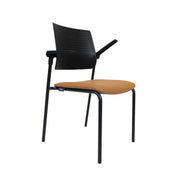 Ergonomische conferentiestoel met lichtbruine zitting en zwart frame. - Conferentiestoel OFI GUEST - Office Furniture Interior