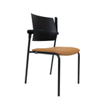 Ergonomische conferentiestoel met zwart frame en lichtbruine zitting, moderne stijl. - Conferentiestoel OFI GUEST - Office Furniture Interior