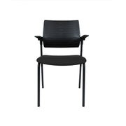 Ergonomische zwarte conferentiestoel met gestreepte rugleuning en armleuningen. - Conferentiestoel OFI GUEST - Office Furniture Interior
