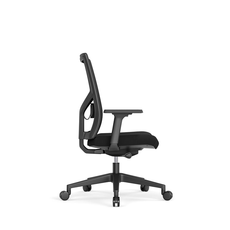 Ergonomische zwarte bureaustoel met verstelbare armleuningen en ademende rugleuning. - Bureaustoel OFI ONE – Ergonomisch NEN-EN 1336 - Office Furniture Interior