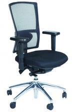 Ergonomische bureaustoel met zwarte zitting, verstelbare armleuningen en chromen onderstel met wieltjes. - Bureaustoel OFI FLEX – Ergonomisch NPR 1813 - Office Furniture Interior