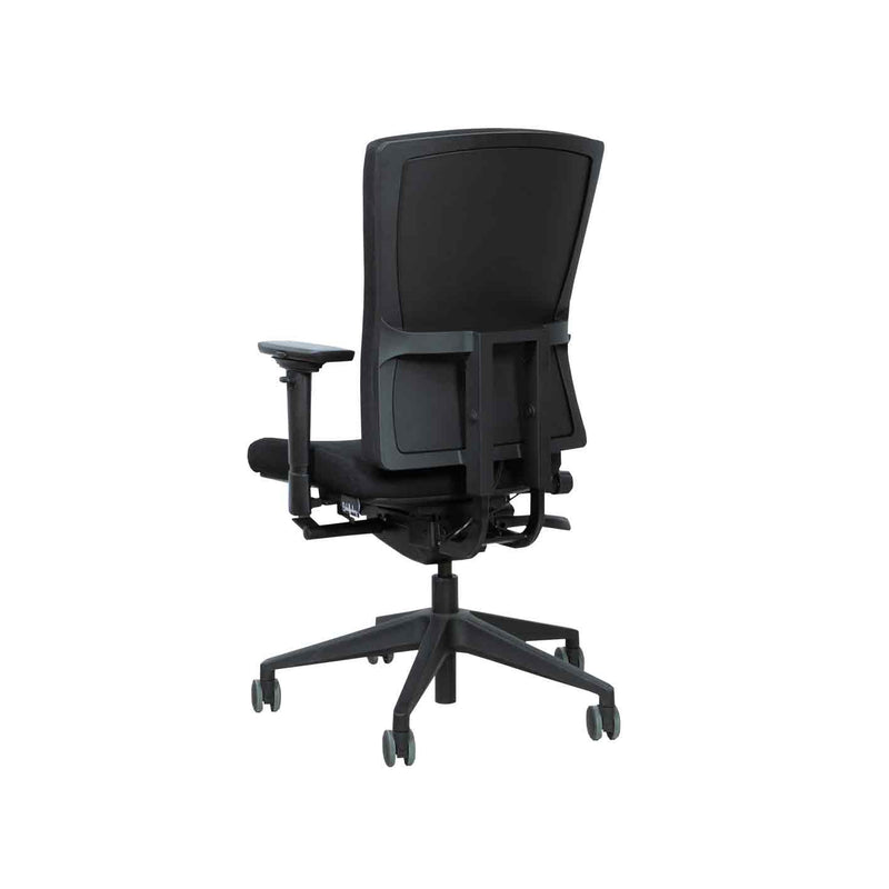 Ergonomische zwarte bureaustoel OFI PRIME met verstelbare armleuningen en ademende rugleuning. - Bureaustoel OFI PRIME – Ergonomisch NPR 1813 - Office Furniture Interior