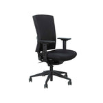 Ergonomische zwarte bureaustoel OFI PRIME met verstelbare armleuningen en chromen voetkruis. - Bureaustoel OFI PRIME – Ergonomisch NPR 1813 - Office Furniture Interior