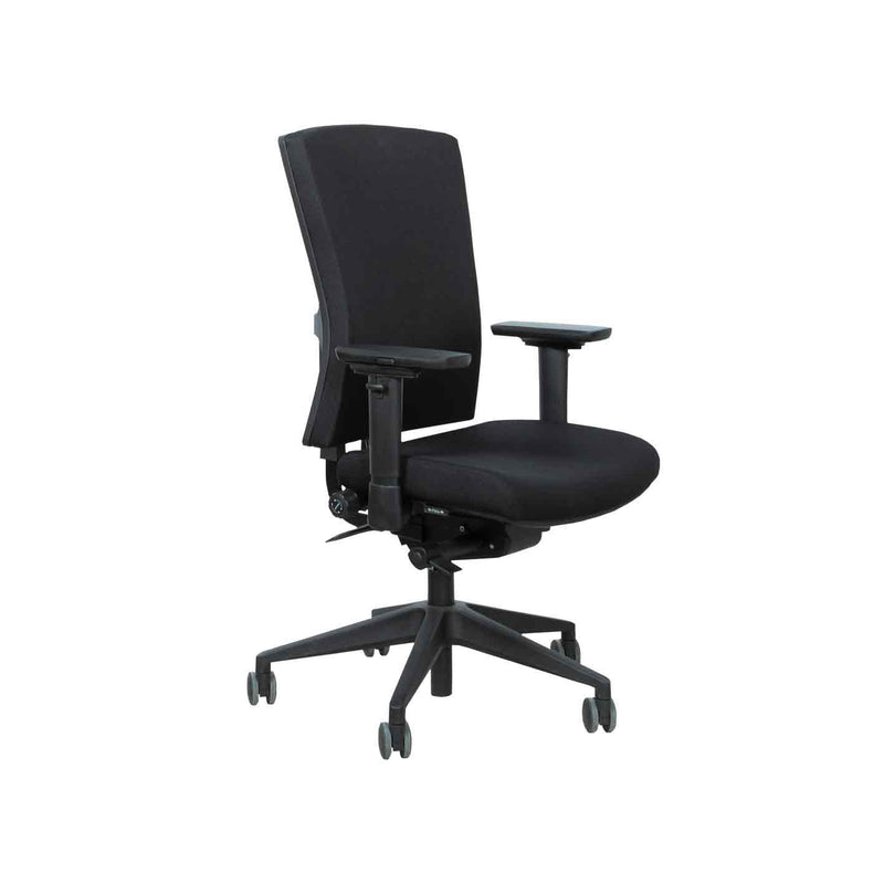 Ergonomische zwarte bureaustoel OFI PRIME met verstelbare armleuningen en chromen voetkruis. - Bureaustoel OFI PRIME – Ergonomisch NPR 1813 - Office Furniture Interior