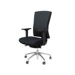 Ergonomische zwarte bureaustoel met verstelbare armleuningen en chromen onderstel. - Bureaustoel OFI PRIME – Ergonomisch NPR 1813 - Office Furniture Interior