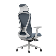 Ergonomische bureaustoel met grijs stoffen zitvlak en wit frame, verstelbare hoofdsteun en armleuningen. - Bureaustoel OFI ELITE – Ergonomisch NEN-EN 1335 - Office Furniture Interior
